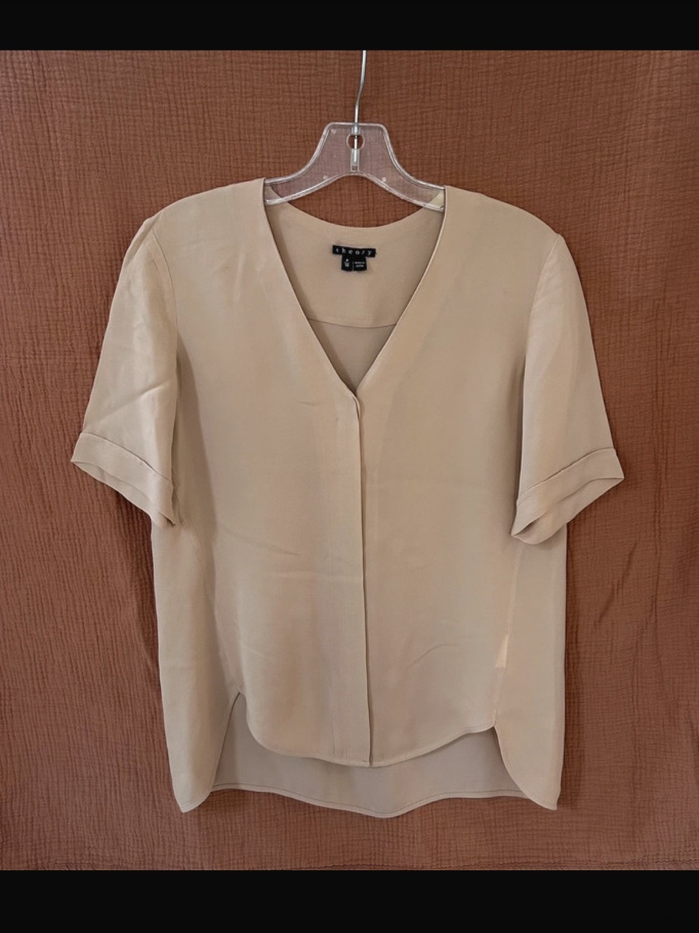 Theory Beige V-Neck Short Sleeve Blouse